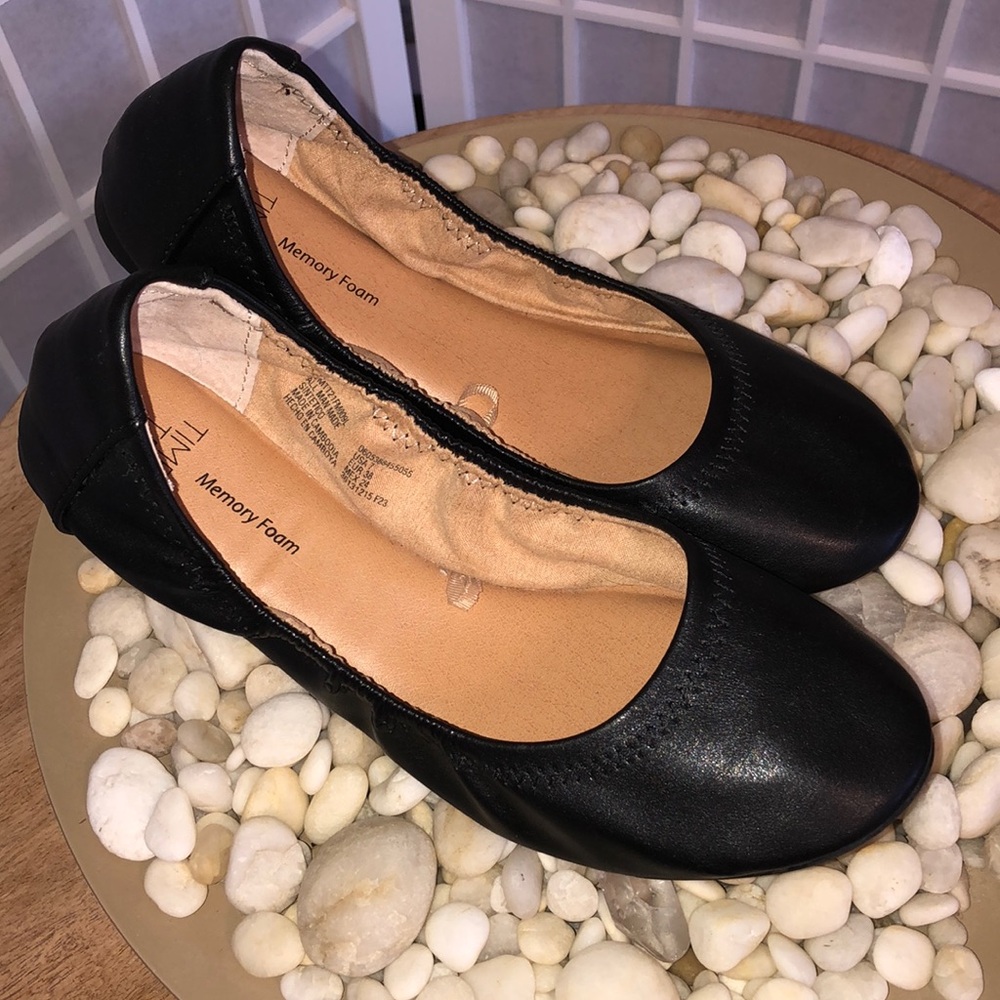 Time and Tru Dream Paris scrunch ballet flats in black, Like New, worn once.